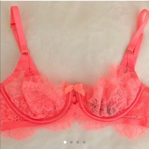 NWOT Victoria’s Secret Chantilly Lace Bra 32B